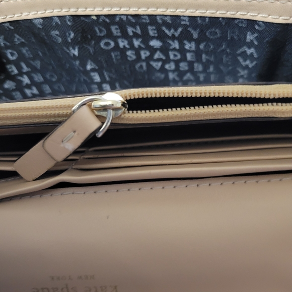 Kate Spade EUC! Perri Lane Linney Wallet/Wristlet W/ Cutout Detail Retails $189 - Picture 9 of 12